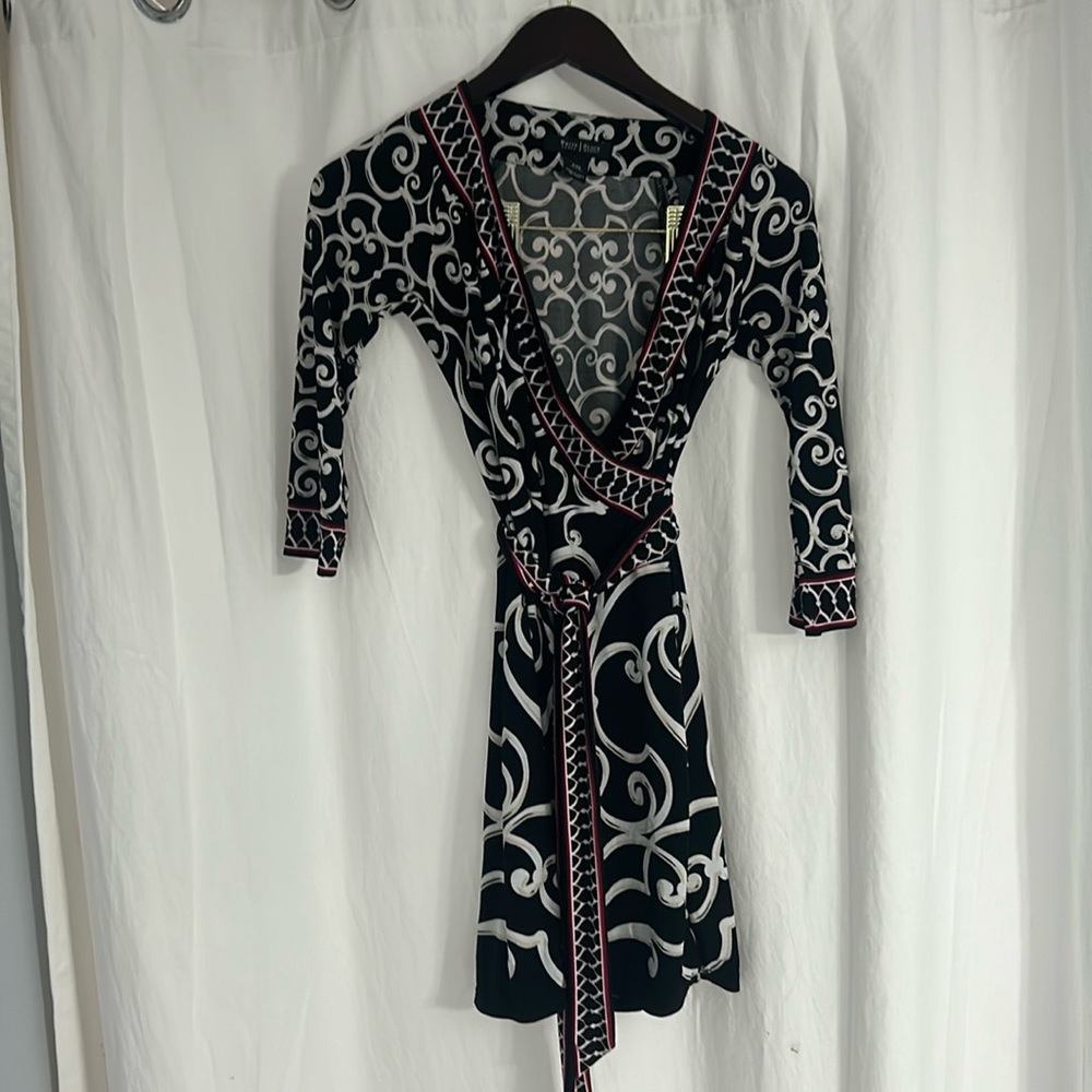 White House black market dress— xxs wrap style with optional tie belt